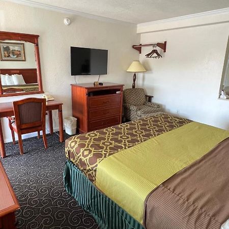 Americas Best Value Inn הנפורד מראה חיצוני תמונה
