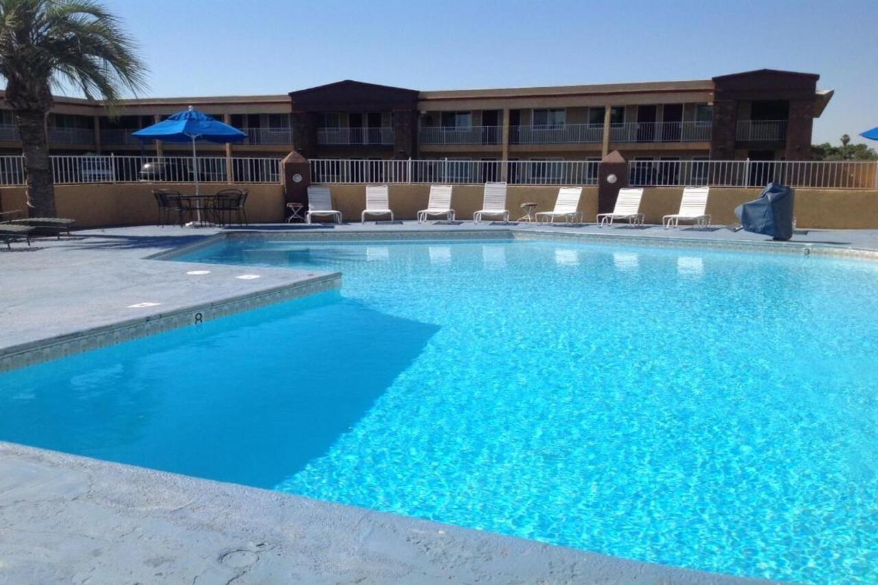 Americas Best Value Inn הנפורד מראה חיצוני תמונה