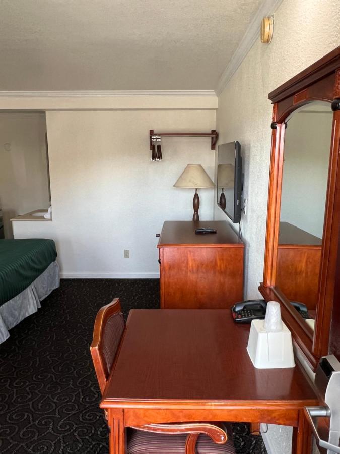 Americas Best Value Inn הנפורד מראה חיצוני תמונה