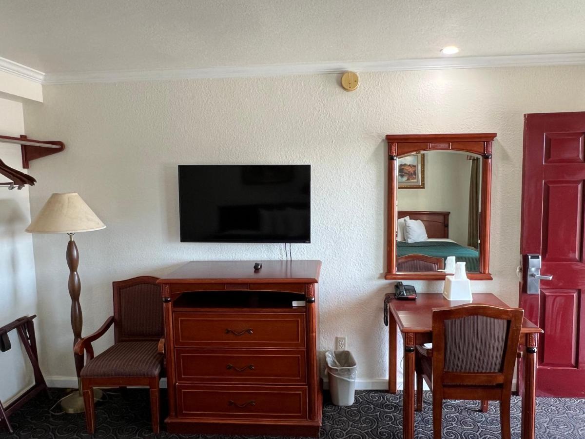 Americas Best Value Inn הנפורד מראה חיצוני תמונה