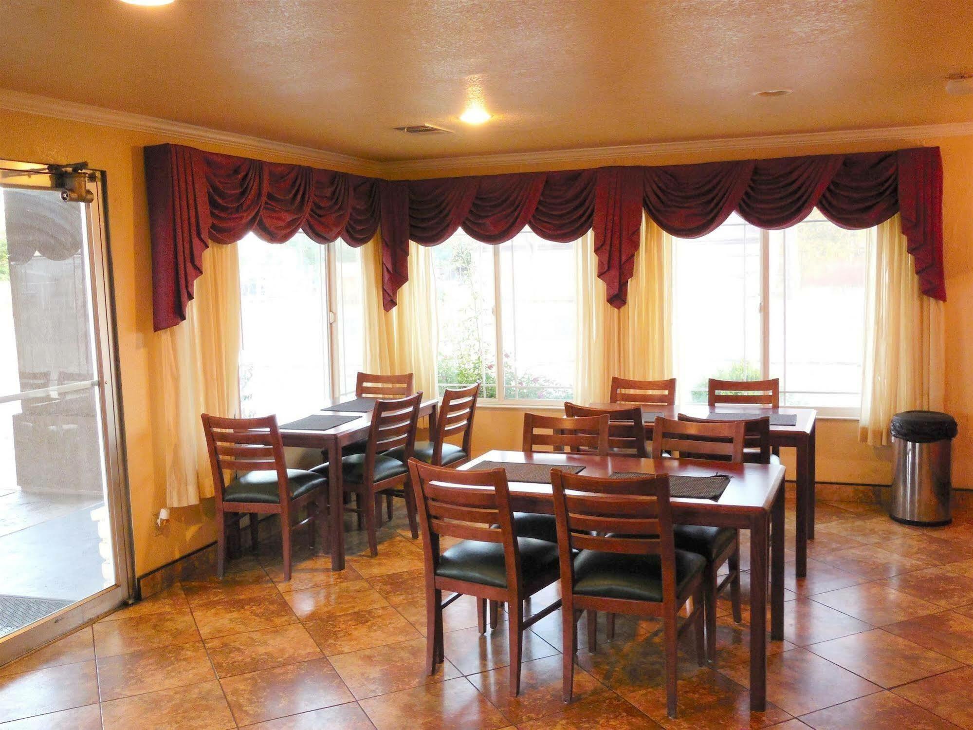Americas Best Value Inn הנפורד מראה חיצוני תמונה