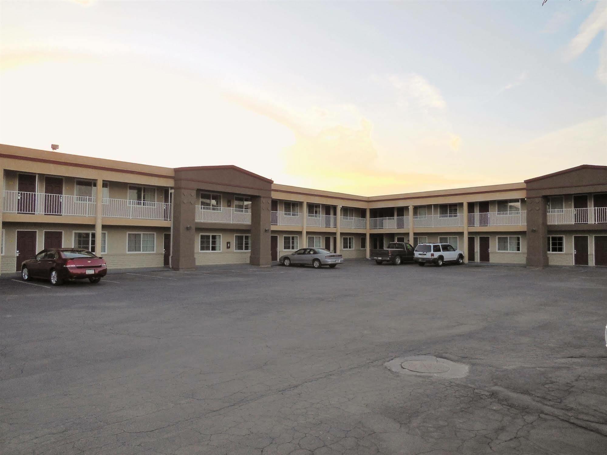 Americas Best Value Inn הנפורד מראה חיצוני תמונה